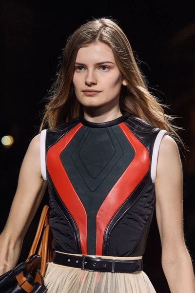 Look 22